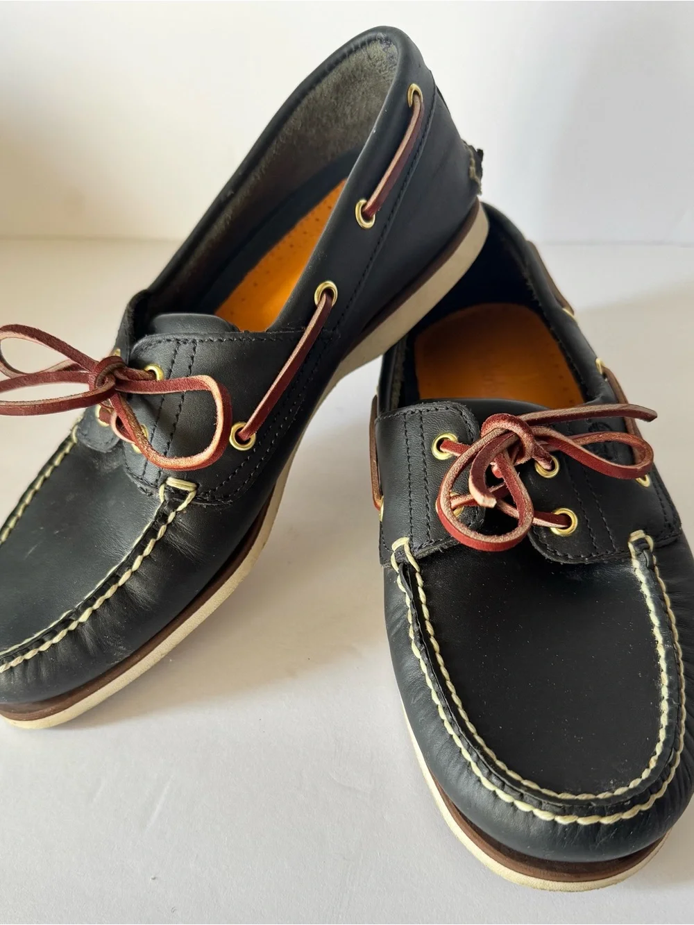 Timberland Men’s 10.5 Black Leather Boat Shoes 2 eye classic Brown Yellow Laces